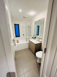 a bathroom with a toilet and a shower and a sink at 2 Bedroom Townhouse - Close to Beach in Torquay +39 photos