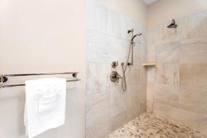 Et badeværelse på Holuakai 7061 home