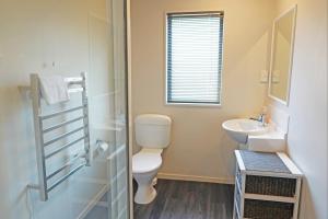 Ένα μπάνιο στο 14 St James Avenue +11 φωτογραφίες