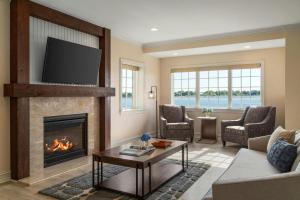 a living room with a fireplace and a tv at St. Clair Inn in St. Clair