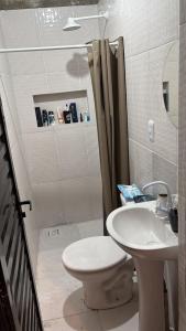 Et badeværelse på Lindo apartamento mobiliado - Belém Centro