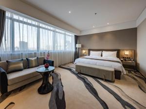 Postel nebo postele na pokoji v ubytování Mercure Panjin