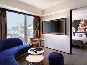 TV a/nebo společenská místnost v ubytování ibis Styles Jakarta Tanah Abang
