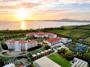an aerial view of a resort near the water at Novotel Suzhou Tai Lake Santeh in Suzhou