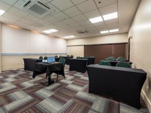 a conference room with chairs and tables and a laptop at Mercure Belem Boulevard in Belém +163 photos