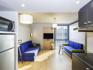 Una cocina o cocineta en Aparthotel Adagio access Palaiseau Saclay