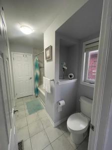 ブランプトンにあるChic Modern Home on Polstar Rdのギャラリーの写真