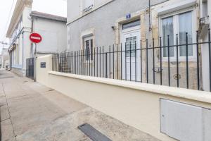 Το κτήριο όπου στεγάζεται  το διαμέρισμα