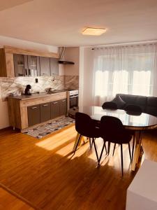 Η κουζίνα ή μικρή κουζίνα στο Apartamente B&K