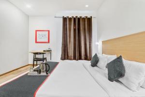 Postel nebo postele na pokoji v ubytování Super Townhouse 139 Ashiyana Smriti Upvan Near Emerald Mall Lucknow + 43 fotografií