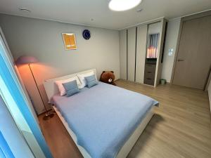 a bedroom with a large bed and a teddy bear at 킨텍스 홍대 서울역 김포공항 고양종합운동장- Foreigner Only in Goyang