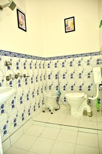 a bathroom with a toilet and a sink at Prakriti wellness stay in Haridwār