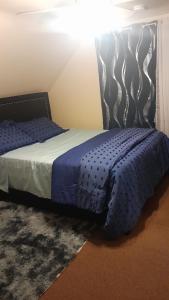 a bedroom with a bed with a blue comforter at GA home in Milwaukee