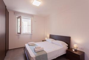 a bedroom with a bed with two towels on it at Residence Black Line - Affitti Brevi Italia in Foggia