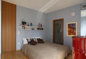 a bedroom with a large bed in a room at Agriturismo Gallegati in Faenza