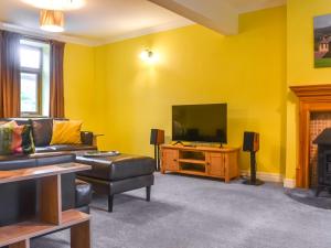 a living room with a couch and a flat screen tv at West View Farm in Ingrow