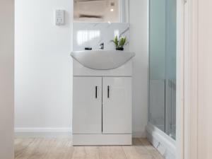 Kuchyň nebo kuchyňský kout v ubytování Hilltop Apartment 8 - Uk50600