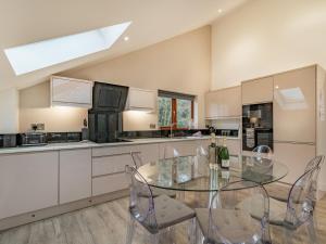 Nhà bếp/bếp nhỏ tại Waterside Lodge Four - Uk36706