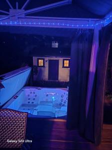 Gallery image of Appartement, Jacuzzi et terasse in Longueuil