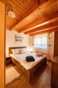 Giường trong phòng chung tại Family friendly house with a swimming pool Basina, Hvar - 23475