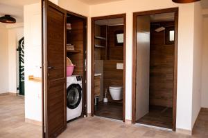 Phòng tắm tại Family friendly house with a swimming pool Basina, Hvar - 23475 +17 ảnh