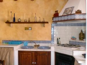 A kitchen or kitchenette at Favignana Margot House Még 37 kép