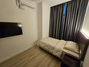 Ένα ή περισσότερα κρεβάτια σε δωμάτιο στο Roomstay KOBANAS +1 φωτογραφίες