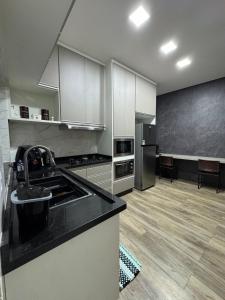 Η κουζίνα ή μικρή κουζίνα στο Apartamento central