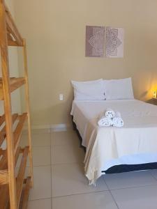 a bedroom with a bed with two towels on it at Maruá Pousada da Lagoa in Jijoca de Jericoacoara
