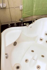 Koupelna v ubytování Kivu Go-Lax Resort + 19 fotografií