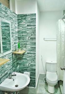 Phòng tắm tại ANIA ROOMS@AMANI GRAND RESIDENCES NEAR AIRPORT