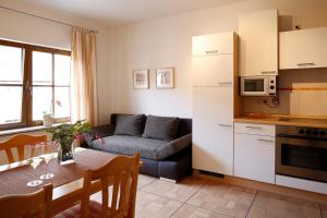 Kuchyň nebo kuchyňský kout v ubytování Claes Weinquartier - Appartements & Wein by Niko Schmitt + 28 fotografií