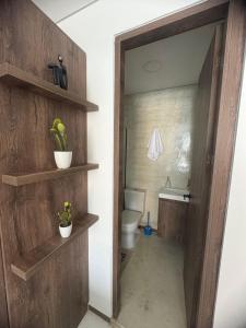 Et badeværelse på Faro 201, 202, 203 Lujo en Laureles Ubicación Premium