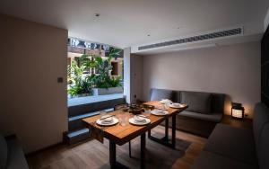 Un lugar para sentarse en Liu Ruju Song's Courtyard