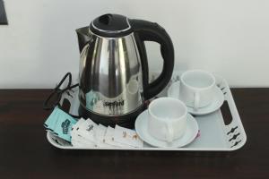 a tea pot and two cups on a tray at The Leoeye Wilpattu in Pahala Maragahawewa