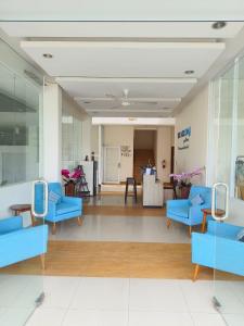 Ruang duduk di The Holiday Guest House