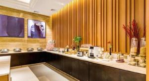 a room with a counter with aasteryasteryasteryasteryasteryasteryasteryasteryastery at Jinjiang Inn Select Xixian New Distict Century Avenue in Xianyang