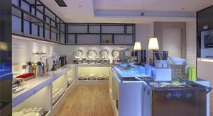 a large kitchen with aasteryasteryasteryasteryasteryasteryasteryasteryasteryasteryastery at Echarm Hotel Nanning Dongge Macun Metro Station in Nanning