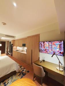 a hotel room with a desk and a bed at The Hotel Residences at Acqua in Manila +15 photos