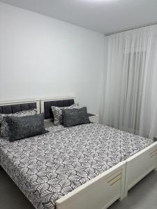 Ένα ή περισσότερα κρεβάτια σε δωμάτιο στο Pleasant apartment