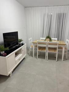 Μια τηλεόραση ή/και κέντρο ψυχαγωγίας στο Pleasant apartment