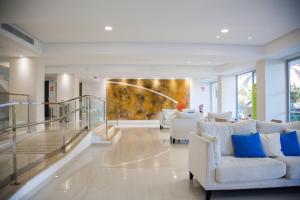 A seating area at Globales Panamá - Adults Only