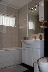 Koupelna v ubytování Brekkugisting Villa