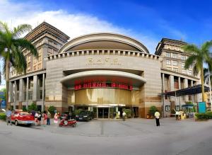 a large building with cars parked in front of it at Nanning Yongjiang Hotel in Nanning