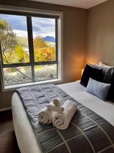 Postel nebo postele na pokoji v ubytování Queenstown Apartment