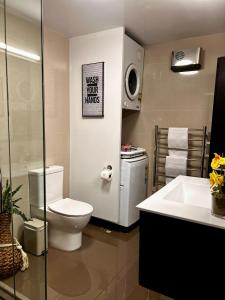 Koupelna v ubytování Queenstown Apartment + 21 fotografií