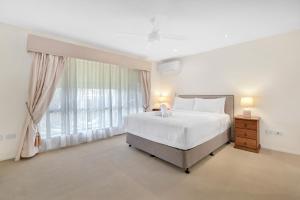 Katil atau katil-katil dalam bilik di Relaxing 4BR Robina Escape with Parking & Pool +13 gambar