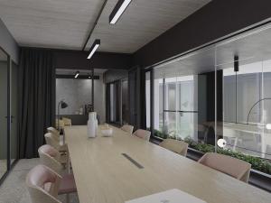 Una sala de conferencias con una larga mesa de madera y sillas. en ibis Styles ST Pauls Bay Malta, en St Paul's Bay 95 fotos más