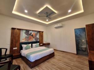 a bedroom with a bed and a ceiling at Orchard Hills Resorts in Pushkar