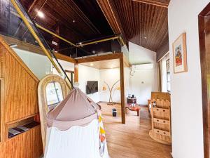 a room with a mirror and a room with a room at White Magpie Mountain Residence in Qiduhe